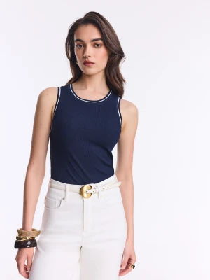 Dopasowany granatowy top z białymi lamówkami TARANKO