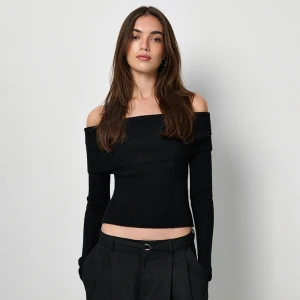 Dopasowany sweter z dekoltem off shoulder czarny House