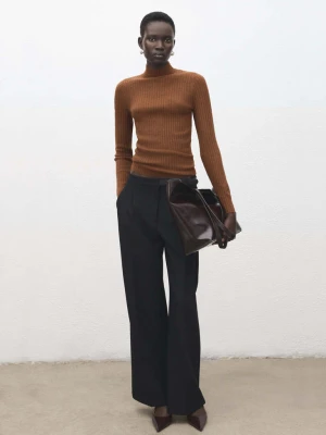 Dopasowany sweter z półgolfem karmelowy brąz - Kobieta - - MANGO