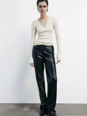 Dopasowany sweterek „ESSENTIAL” z łańcuszkami PATRIZIA PEPE