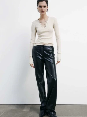 Dopasowany sweterek „ESSENTIAL” z łańcuszkami PATRIZIA PEPE