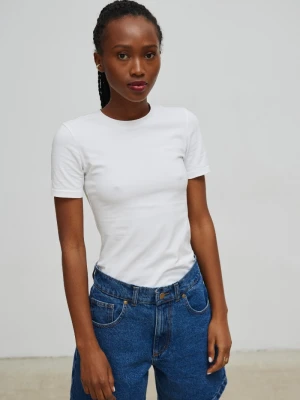 Dopasowany top z krótkim rękawem w kolorze CLASSIC WHITE - COLT Marsala