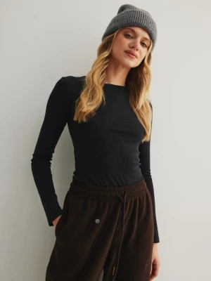 Dopasowany top z długim rękawem w kolorze WASHED BLACK- PRETO-XS Marsala