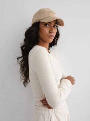 Dopasowany top z długim rękawem z prążkowanej dzianiny w kolorze WARM BEIGE - MOODY Marsala