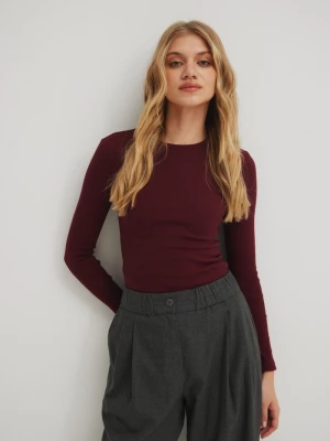 Dopasowany top z prążkowanej dzianiny w kolorze BURGUNDY - MOODY-XL Marsala