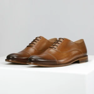 Premium półbuty męskie wizytowe ze skórzana podeszwa 10053-53 Wojas