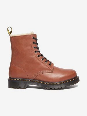 Zdjęcie produktu Dr. Martens botki skórzane 1460 Serena damskie kolor brązowy na płaskim obcasie lekko ocieplone DM27782225