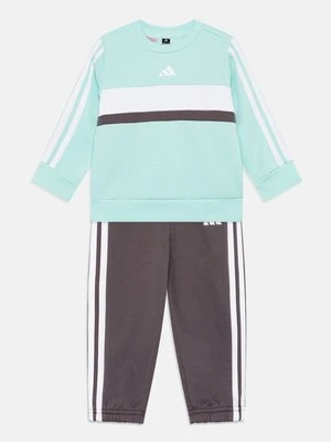Dres adidas performance