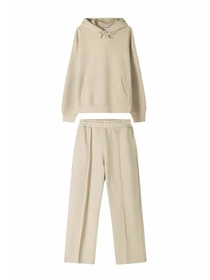 Dres Bershka