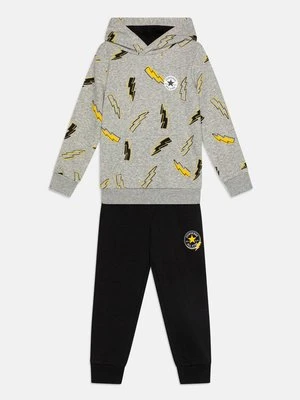 Dres Converse
