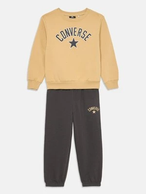 Dres Converse