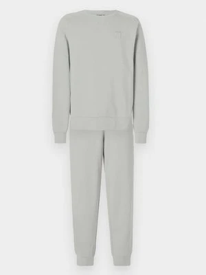 Dres EA7 Emporio Armani