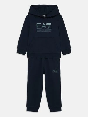 Dres EA7 Emporio Armani