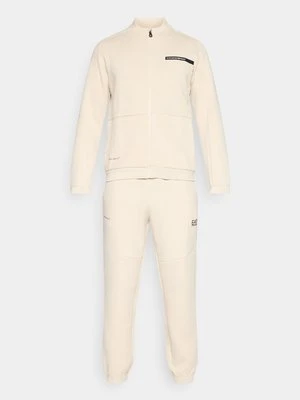 Dres EA7 Emporio Armani