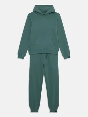 Dres Ellesse
