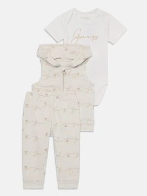 Dres Guess