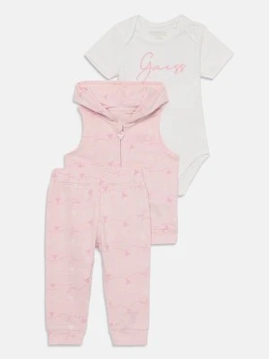 Dres Guess