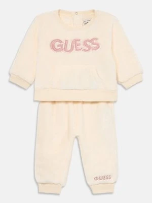 Dres Guess