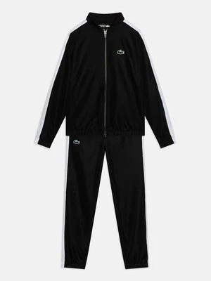 Dres Lacoste