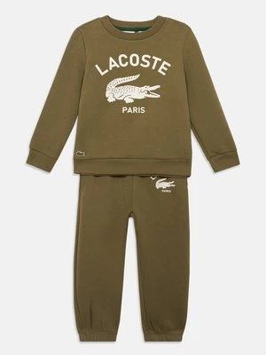 Dres Lacoste