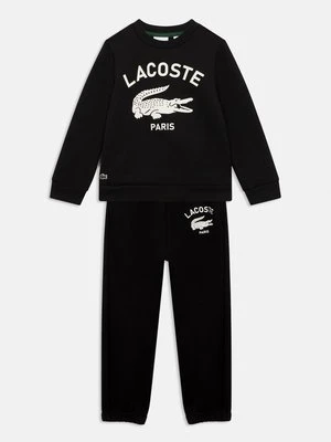 Dres Lacoste