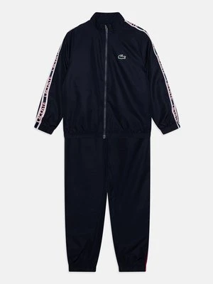 Dres Lacoste