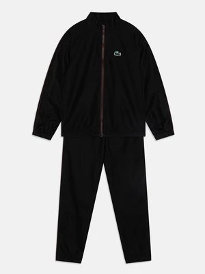 Dres Lacoste