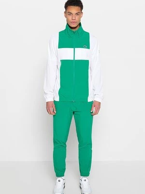 Dres Lacoste