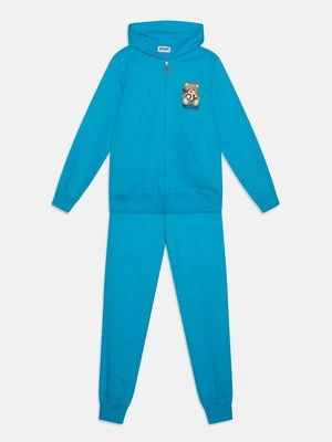 Dres Moschino