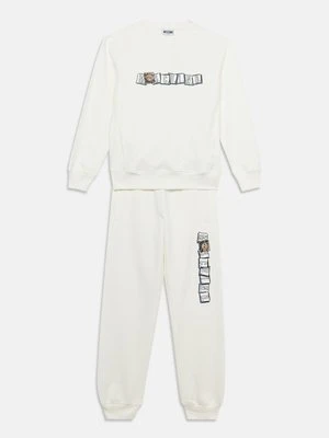 Dres Moschino
