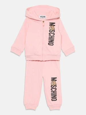 Dres Moschino