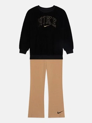 Dres Nike beżowy