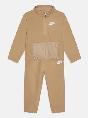 Dres Nike beżowy