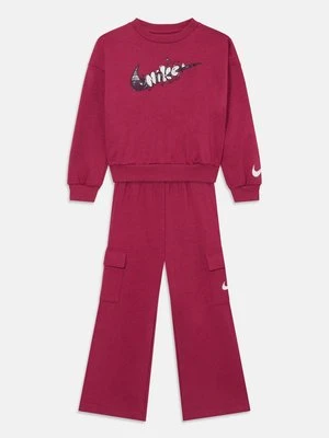Dres Nike ciemnoczerwony