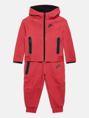Dres Nike czerwony