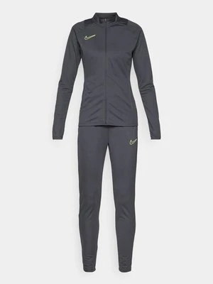 Dres Nike Performance