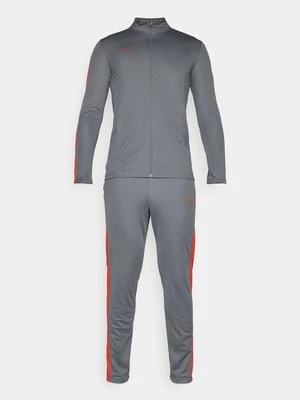 Dres Nike Performance
