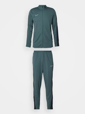 Zdjęcie produktu Dres Nike Performance