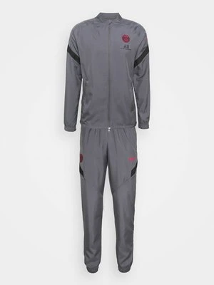 Dres Nike Performance