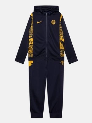 Dres Nike Performance