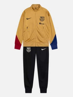 Dres Nike Performance