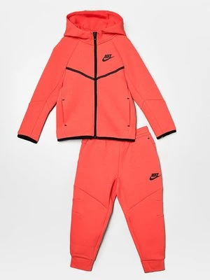 Dres Nike Performance