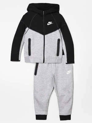 Dres Nike Performance