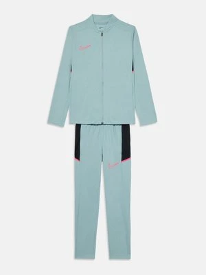 Dres Nike Performance