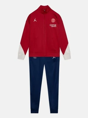 Dres Nike Performance