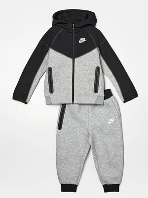 Dres Nike Performance