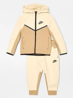 Dres Nike Performance
