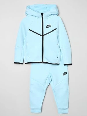 Dres Nike Performance