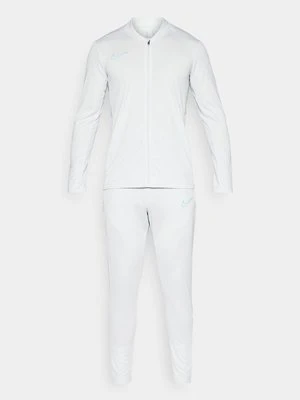 Dres Nike Performance