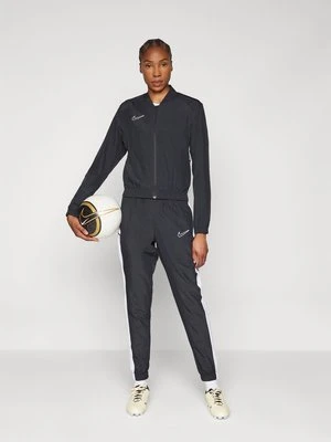 Dres Nike Performance